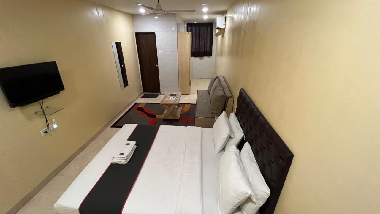 U Life Hotel Mumbai Exterior foto