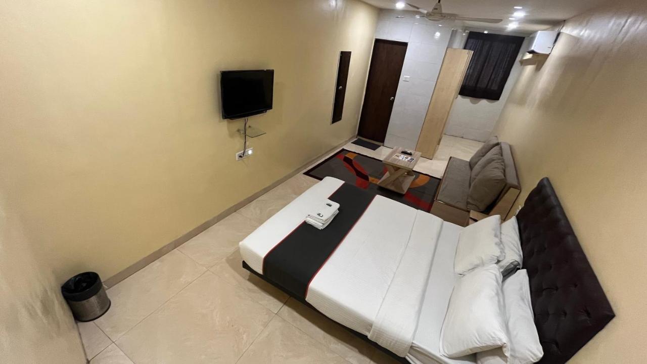 U Life Hotel Mumbai Exterior foto