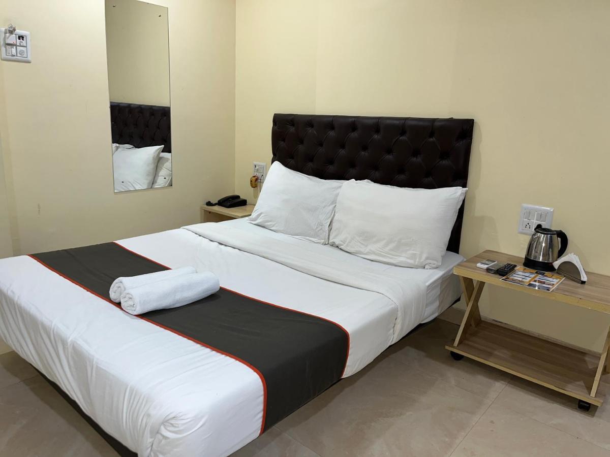 U Life Hotel Mumbai Exterior foto